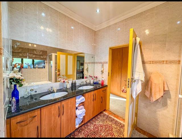 8 BEDROOM HOUSE FOR SALE IN NINAPARK